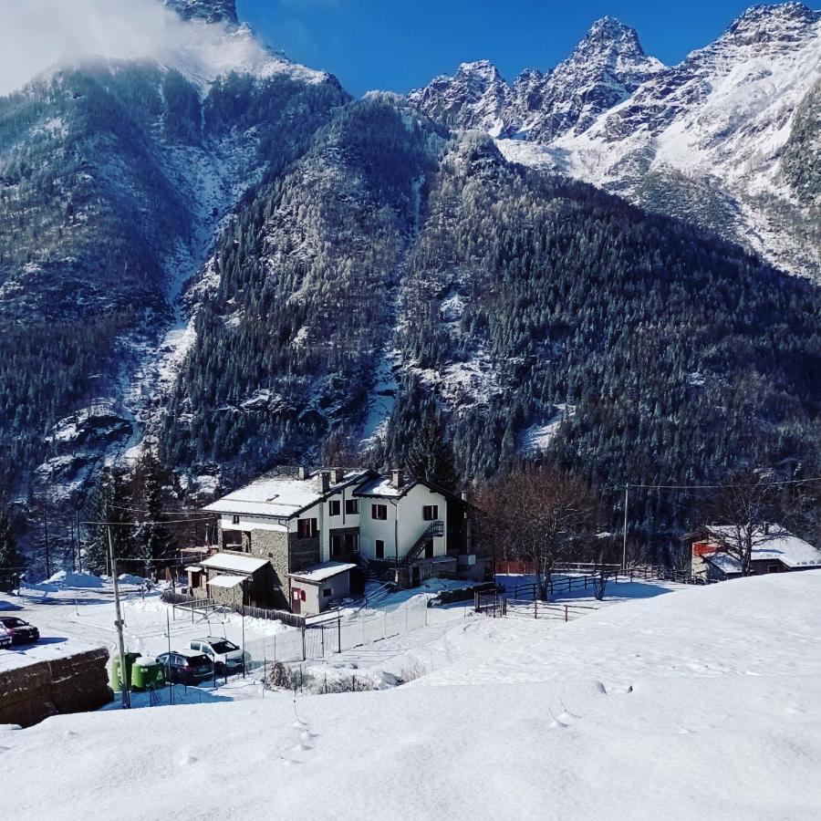 Hotel Sasso Nero Chiesa in Valmalenco Exterior foto