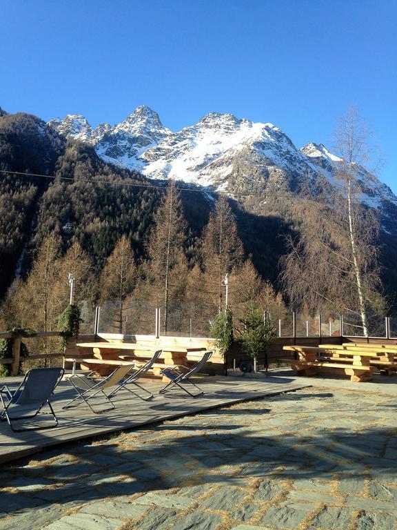 Hotel Sasso Nero Chiesa in Valmalenco Exterior foto