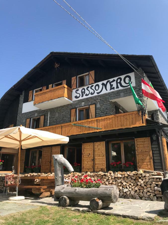 Hotel Sasso Nero Chiesa in Valmalenco Exterior foto